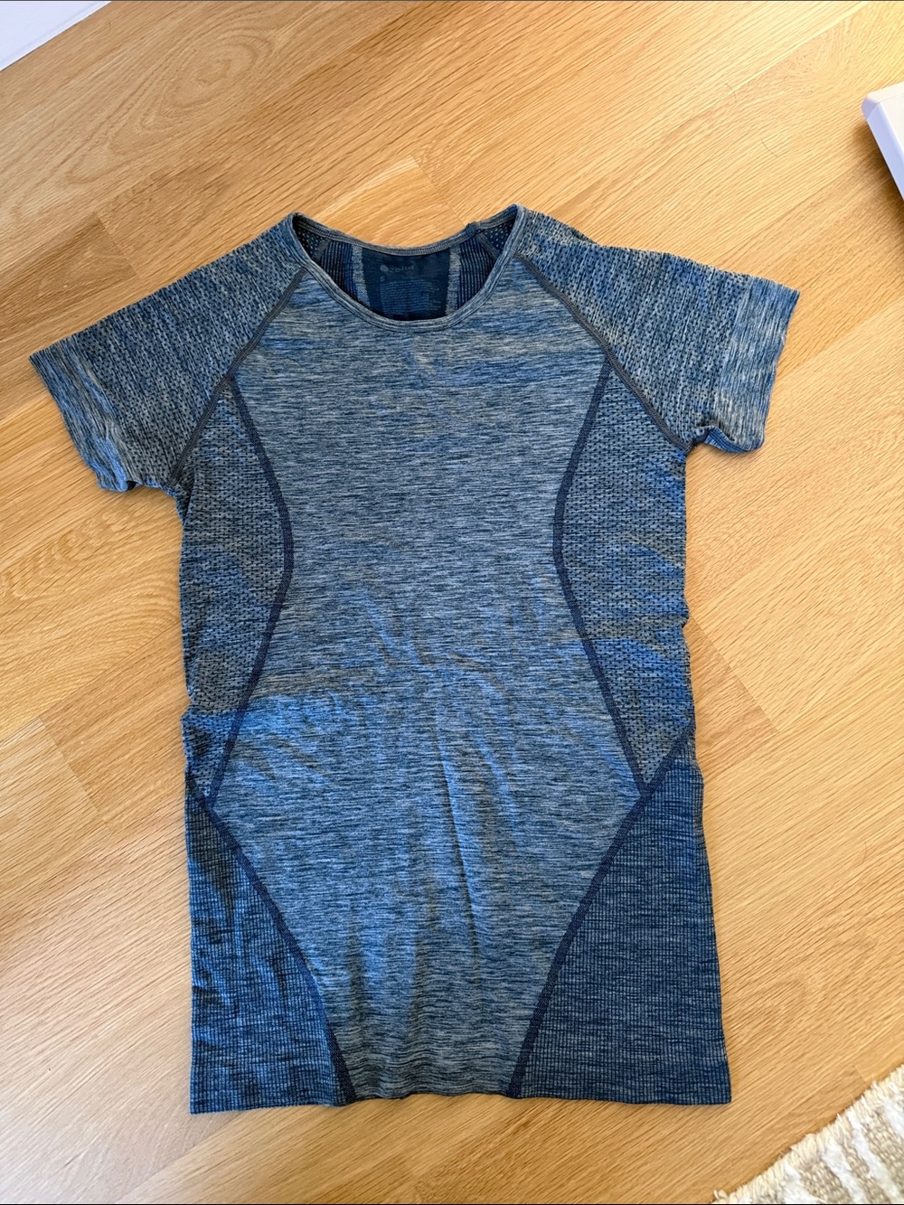 Women’s Zella small workout shirt